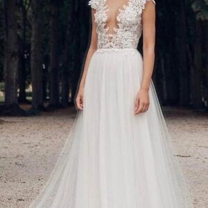 Exquisite White Floral Lace Wedding Dress